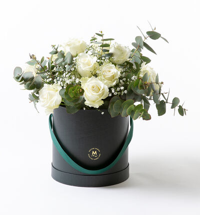 Hvit rosebukett med slør i gaveeske Hvit rosebukett med slør i gaveeske